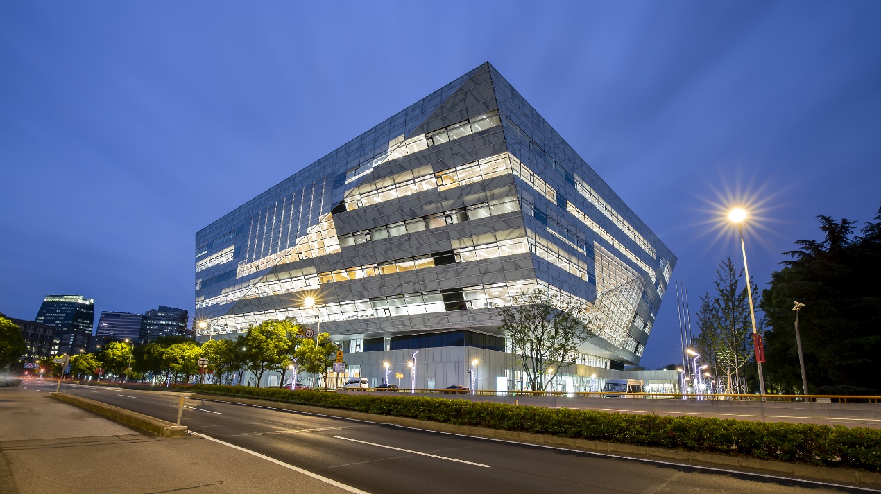 上海图书馆东馆夜景照片